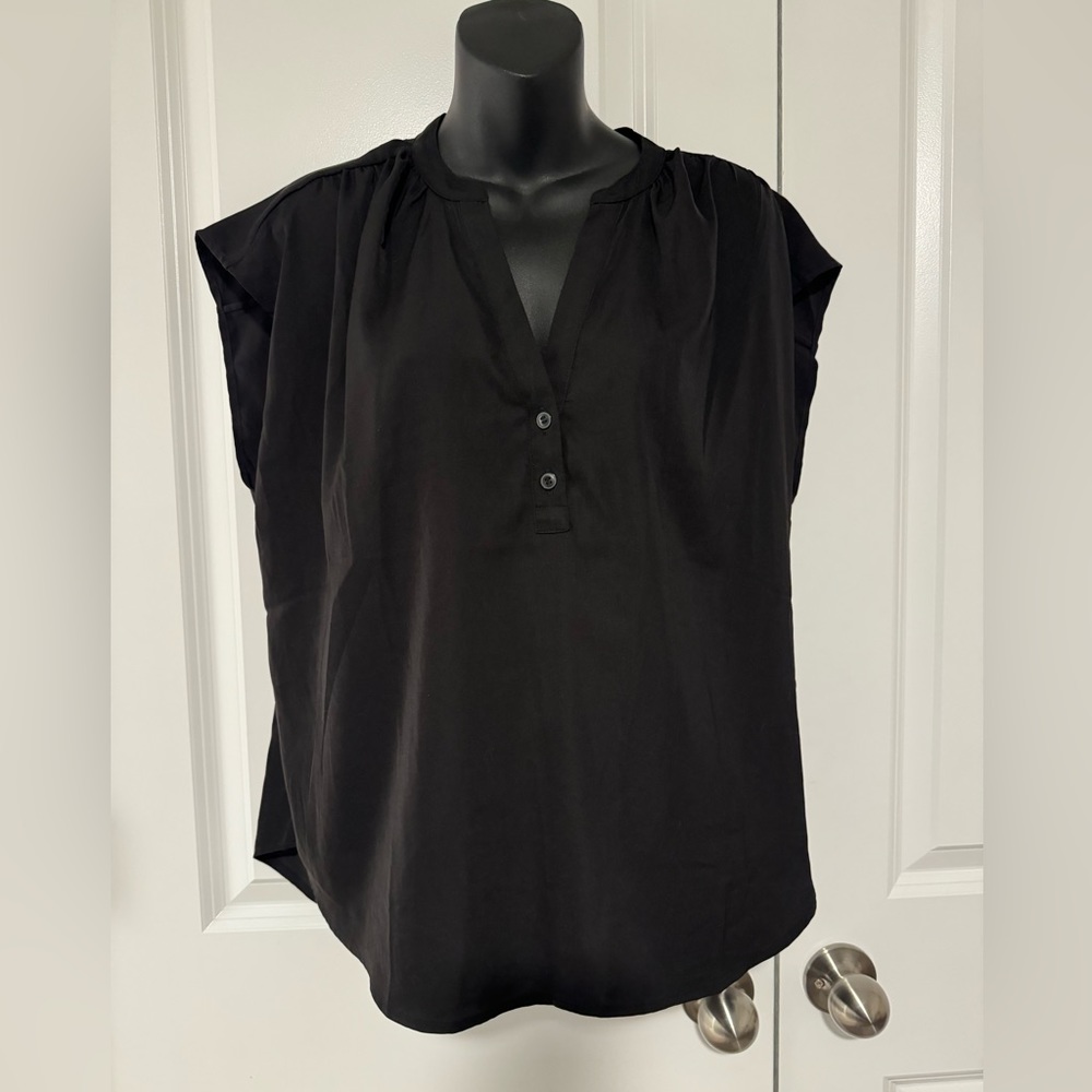 Banana Republic women’s black blouse size M